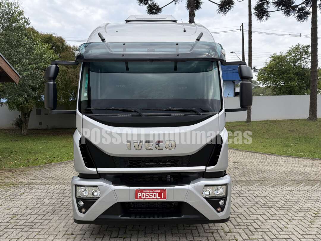 Caminhão IVECO TECTOR 24 320 Chassis ANO 2023 de Possoli Multimarcas no Paraná