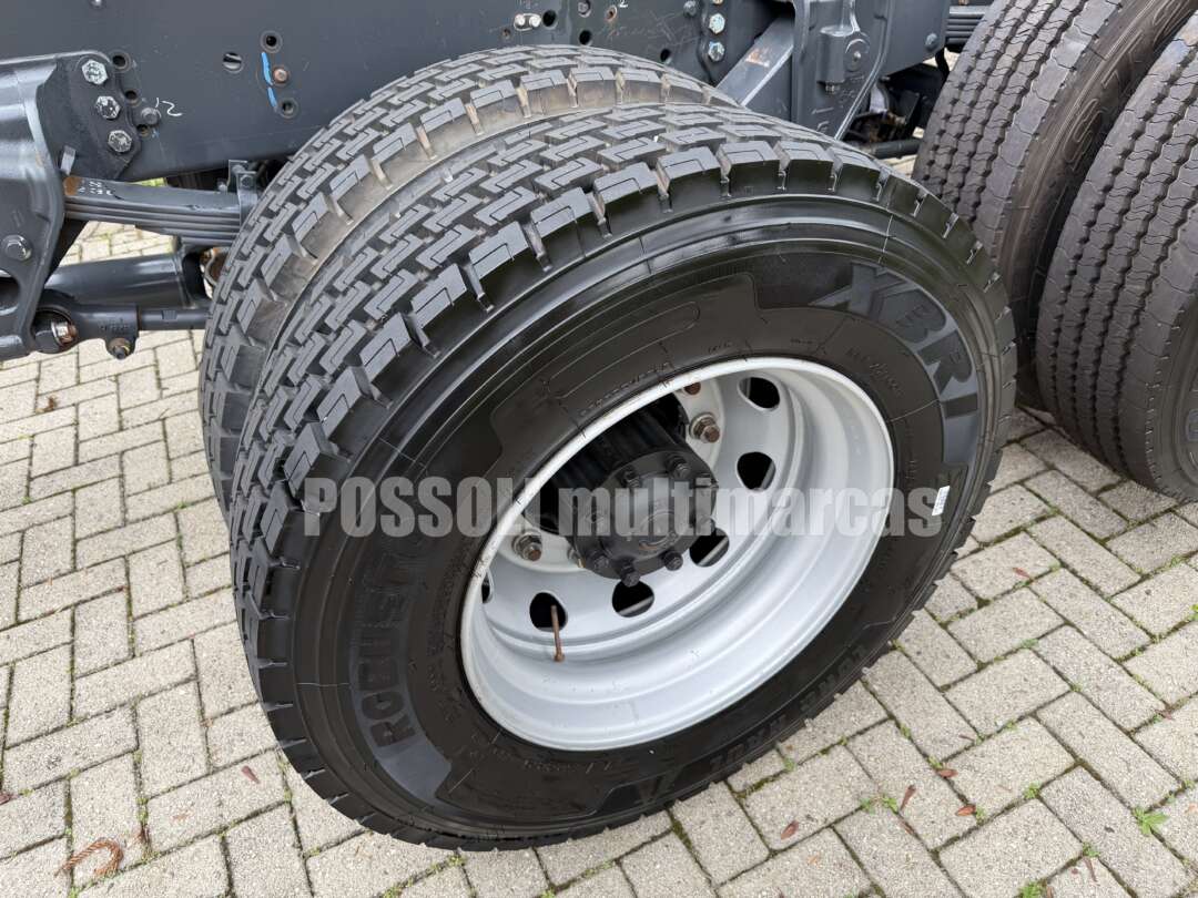 Caminhão IVECO TECTOR 24 320 Chassis ANO 2023 de Possoli Multimarcas no Paraná