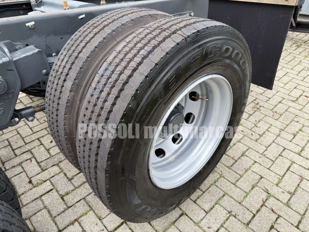 Caminhão IVECO TECTOR 24 320 Chassis ANO 2023 de Possoli Multimarcas no Paraná