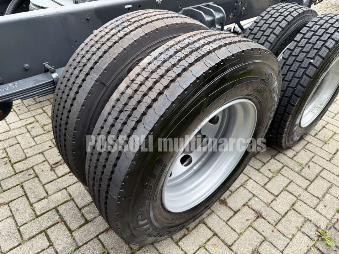 Caminhão IVECO TECTOR 24 320 Chassis ANO 2023 de Possoli Multimarcas no Paraná