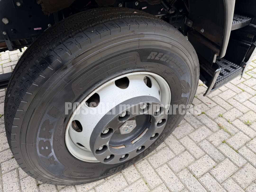 Caminhão IVECO TECTOR 24 320 Chassis ANO 2023 de Possoli Multimarcas no Paraná