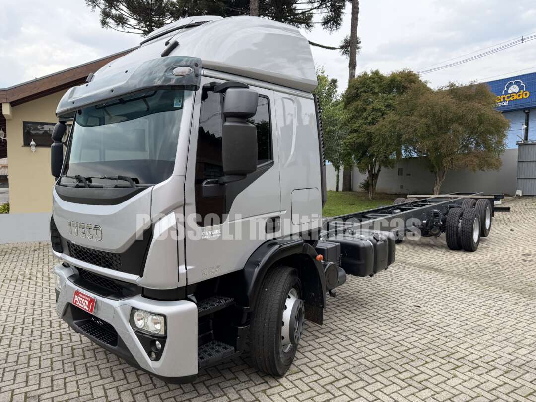 Caminhão IVECO TECTOR 24 320 Chassis ANO 2023 de Possoli Multimarcas no Paraná