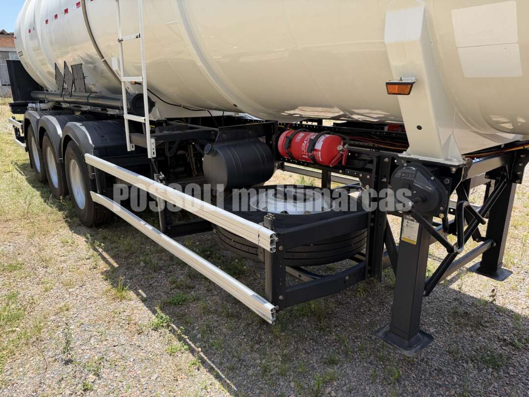 Carreta BITREM 9 EIXOS TANQUE AÇO Randon ANO 2024 9 Eixos de Possoli Multimarcas no Paraná