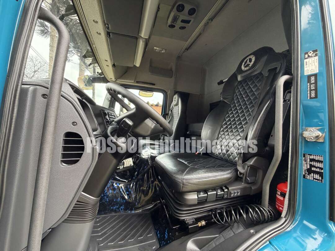 MB ATEGO 3033 8X2 2024/2025 191.558 KM ORIGINAL BI-TRUCK (8X2) CHASSIS 12 PNEUS NOVOS X-BRI de Possoli Multimarcas no Paraná
