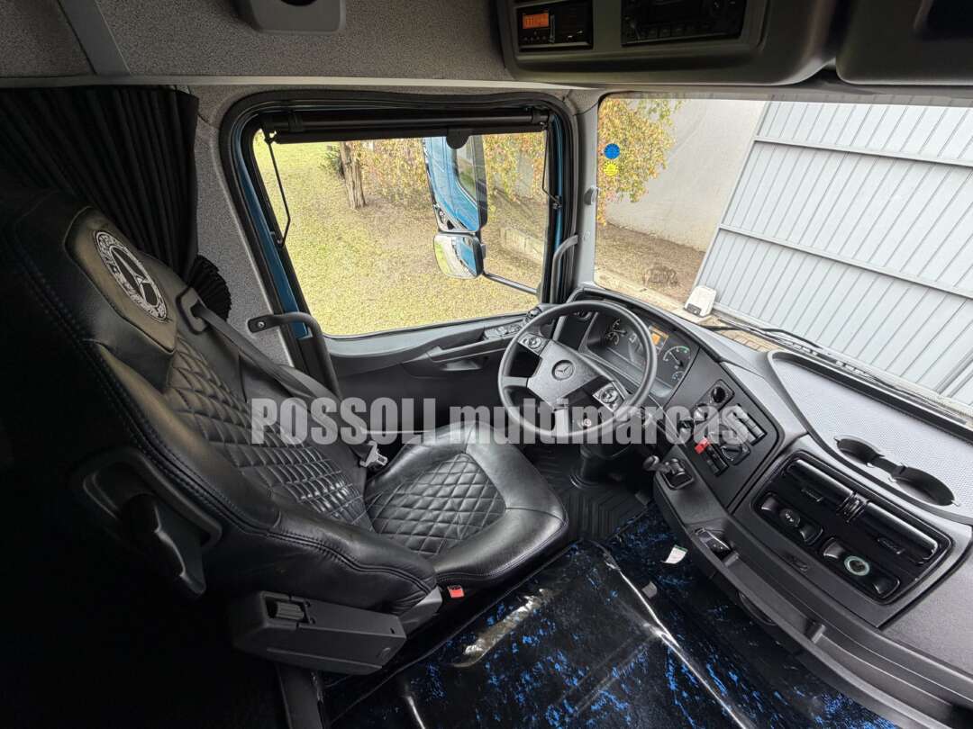 MB ATEGO 3033 8X2 2024/2025 191.558 KM ORIGINAL BI-TRUCK (8X2) CHASSIS 12 PNEUS NOVOS X-BRI de Possoli Multimarcas no Paraná