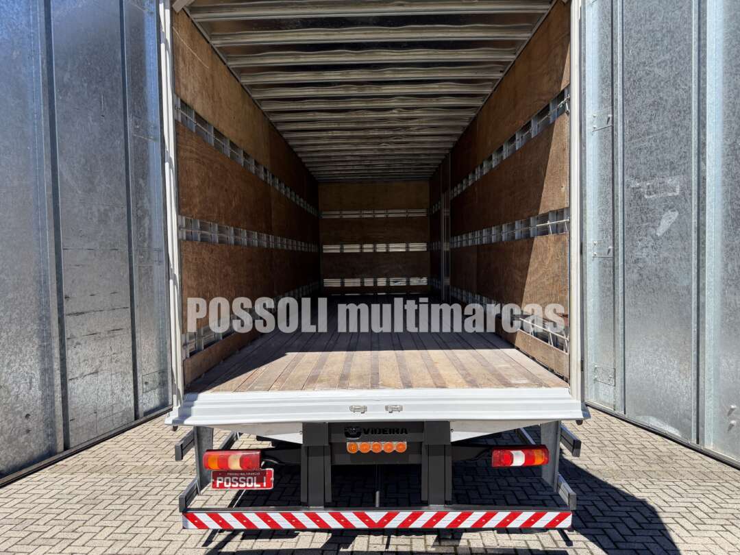 Caminhão MERCEDES BENZ MB 2430 Baú Furgão ANO 2022 de Possoli Multimarcas no Paraná