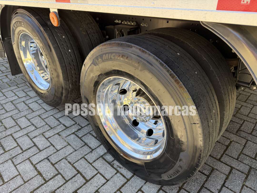 Caminhão MERCEDES BENZ MB 2430 Baú Furgão ANO 2022 de Possoli Multimarcas no Paraná