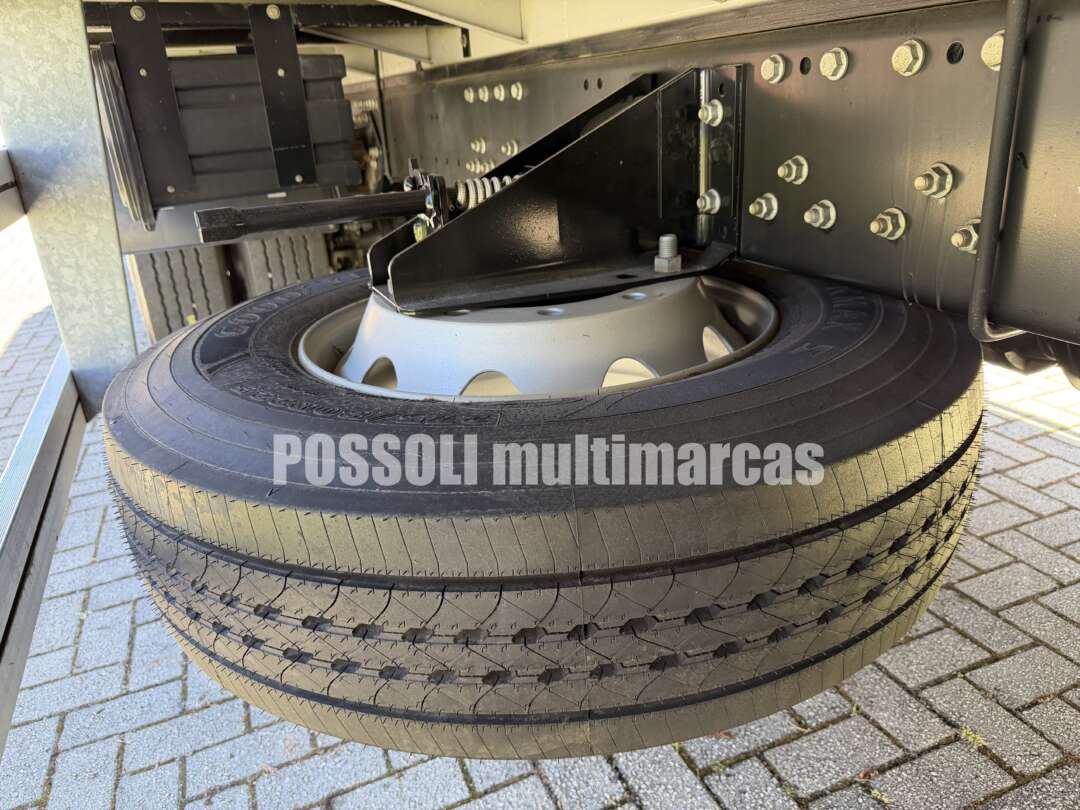 Caminhão MERCEDES BENZ MB 2430 Baú Furgão ANO 2022 de Possoli Multimarcas no Paraná
