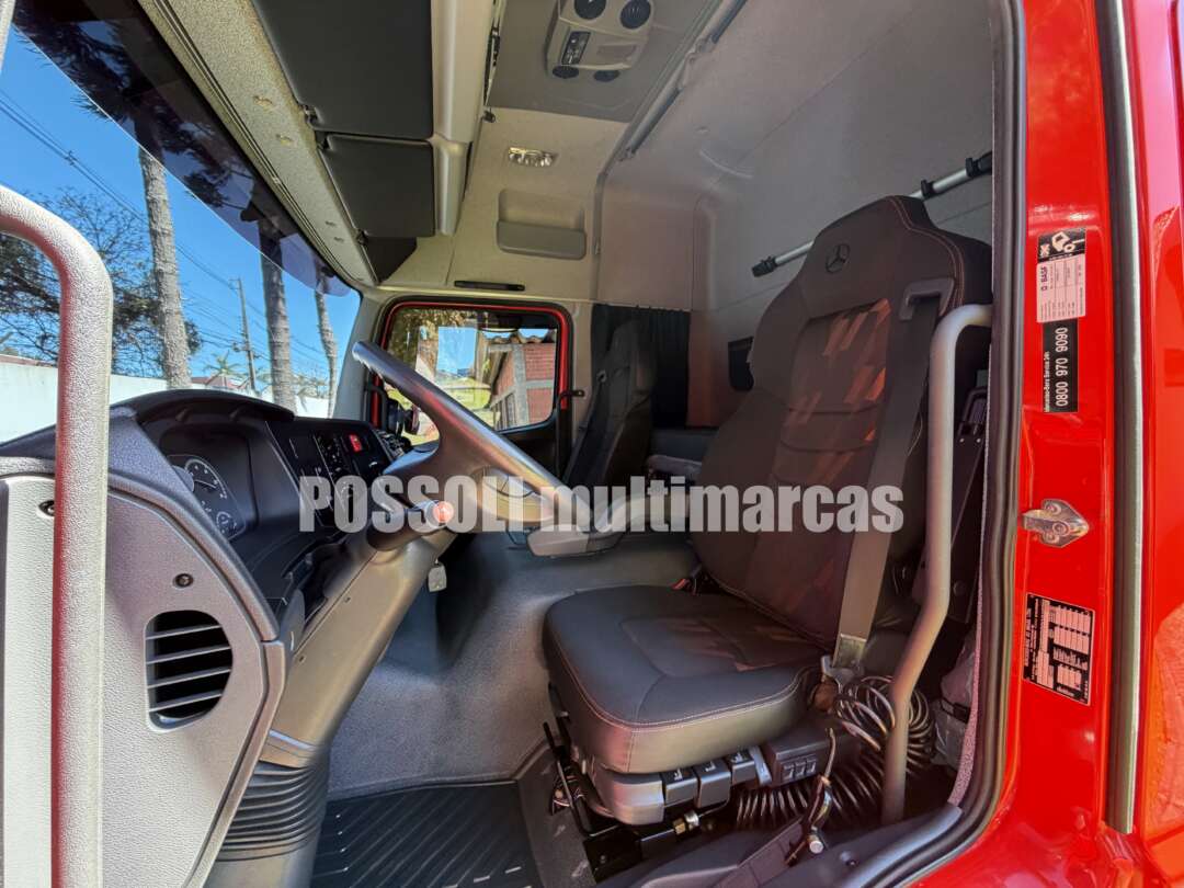 Caminhão MERCEDES BENZ MB 2430 Baú Furgão ANO 2022 de Possoli Multimarcas no Paraná