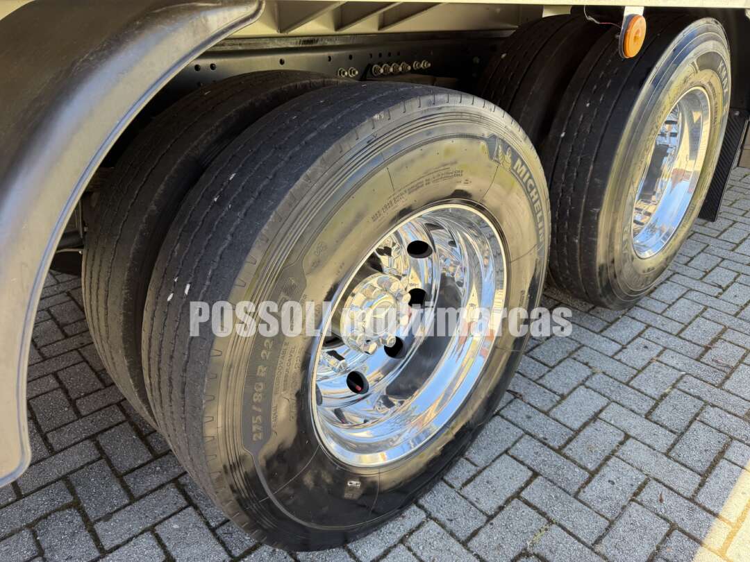 Caminhão MERCEDES BENZ MB 2430 Baú Furgão ANO 2022 de Possoli Multimarcas no Paraná