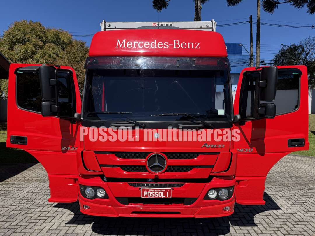 Caminhão MERCEDES BENZ MB 2430 Baú Furgão ANO 2022 de Possoli Multimarcas no Paraná