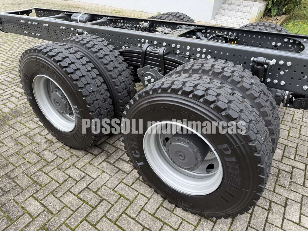 Caminhão MERCEDES BENZ MB 3133 Chassis ANO 2025 de Possoli Multimarcas no Paraná