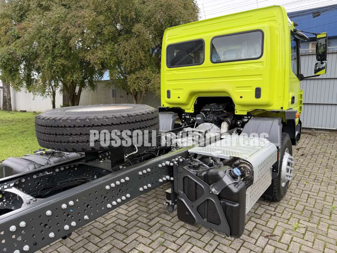 Caminhão MERCEDES BENZ MB 3133 Chassis ANO 2025 de Possoli Multimarcas no Paraná
