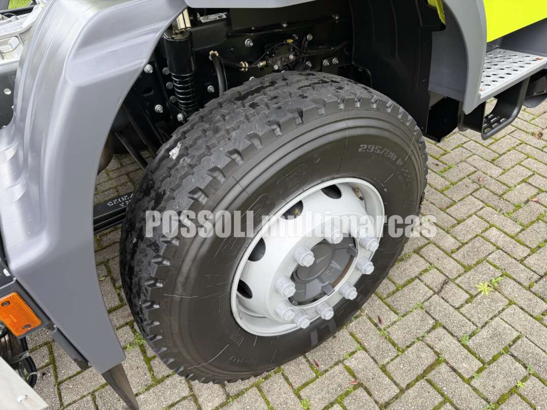 Caminhão MERCEDES BENZ MB 3133 Chassis ANO 2025 de Possoli Multimarcas no Paraná