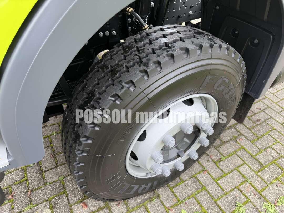 Caminhão MERCEDES BENZ MB 3133 Chassis ANO 2025 de Possoli Multimarcas no Paraná
