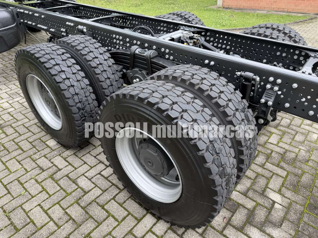 Caminhão MERCEDES BENZ MB 3133 Chassis ANO 2025 de Possoli Multimarcas no Paraná