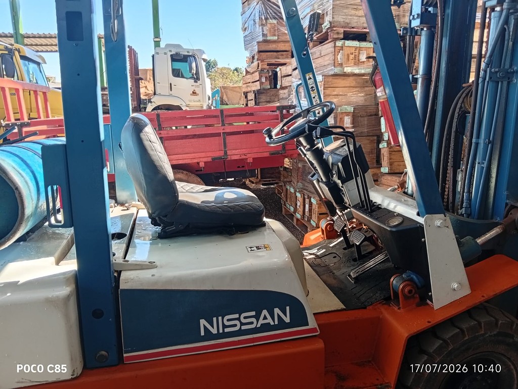 EMPILHADEIRA NISSAN FG40 ANO 2000 de L.A. Ferretti LTDA em São Paulo
