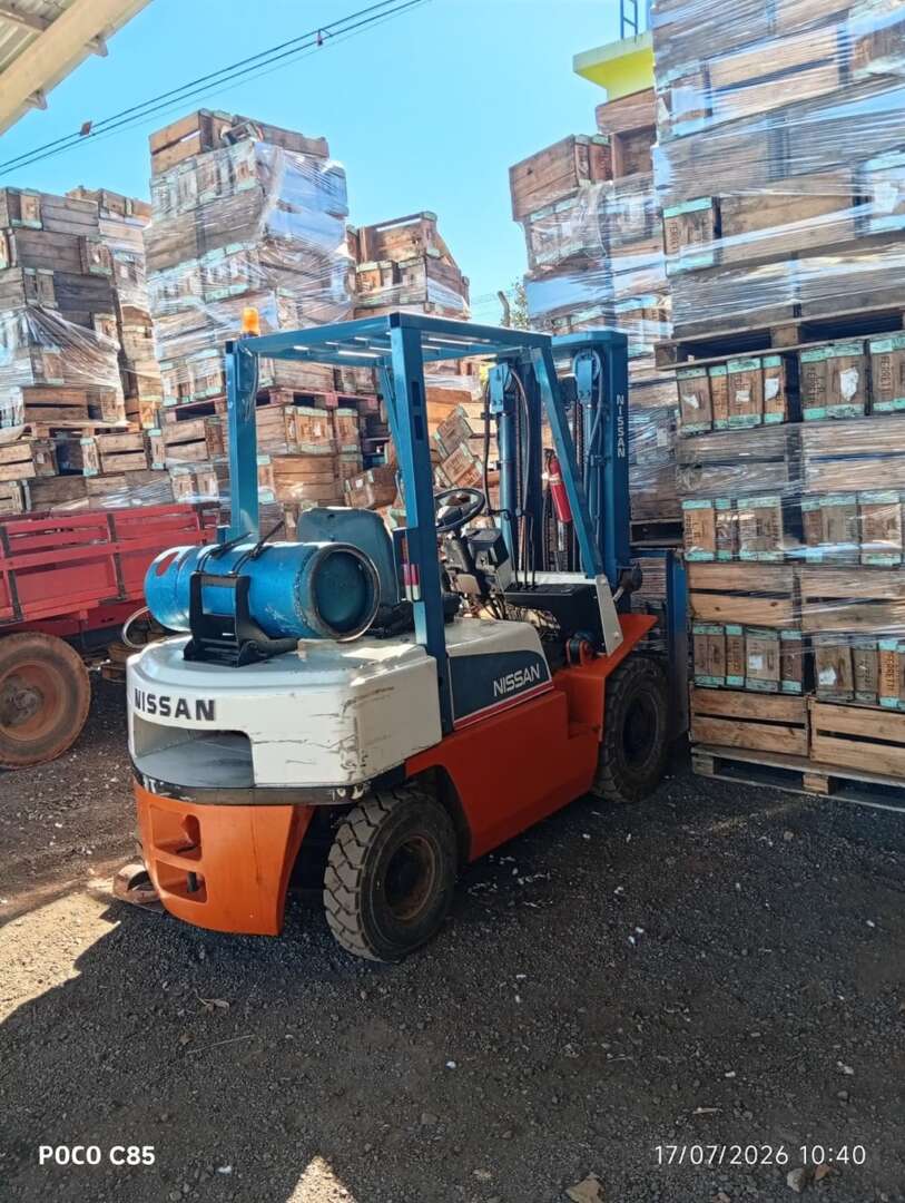 EMPILHADEIRA NISSAN FG40 ANO 2000 de L.A. Ferretti LTDA em São Paulo