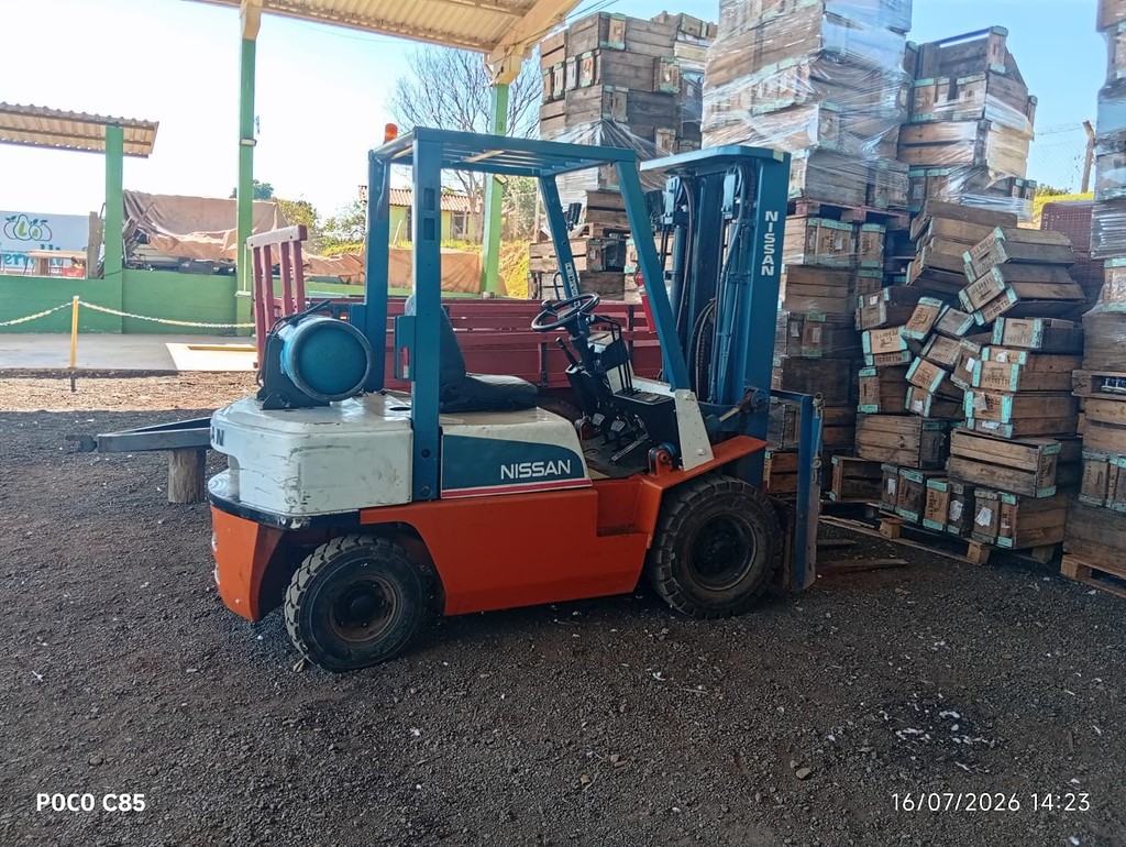 EMPILHADEIRA NISSAN FG40 ANO 2000 de L.A. Ferretti LTDA em São Paulo