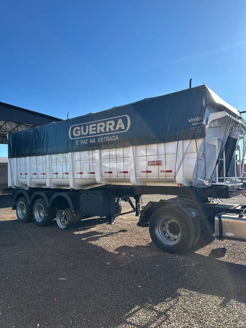 Carreta SEMI-REBOQUE BASCULANTE Rosseti ANO 2012 3 Eixos de Puchalski Implementos no Paraná