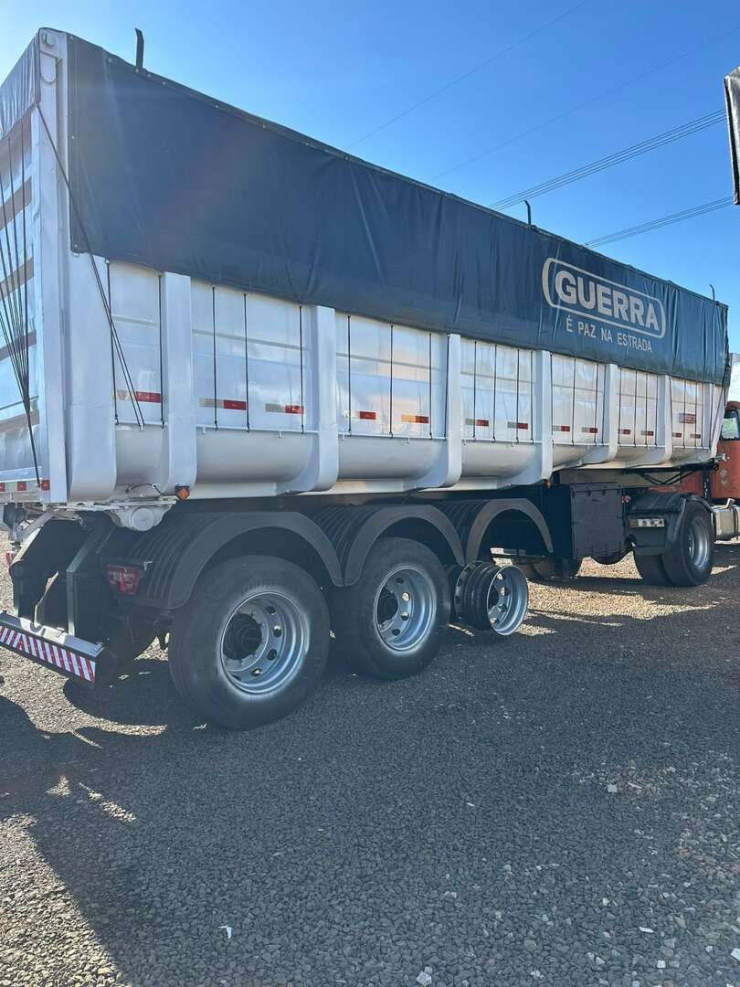 Carreta SEMI-REBOQUE BASCULANTE Rosseti ANO 2012 3 Eixos de Puchalski Implementos no Paraná