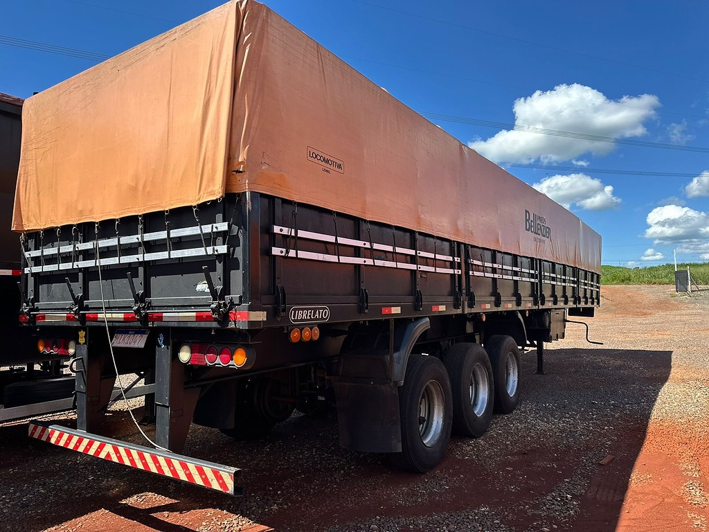 Carreta SEMI-REBOQUE GRANELEIRO Librelato ANO 2010 3 Eixos de Puchalski Implementos no Paraná