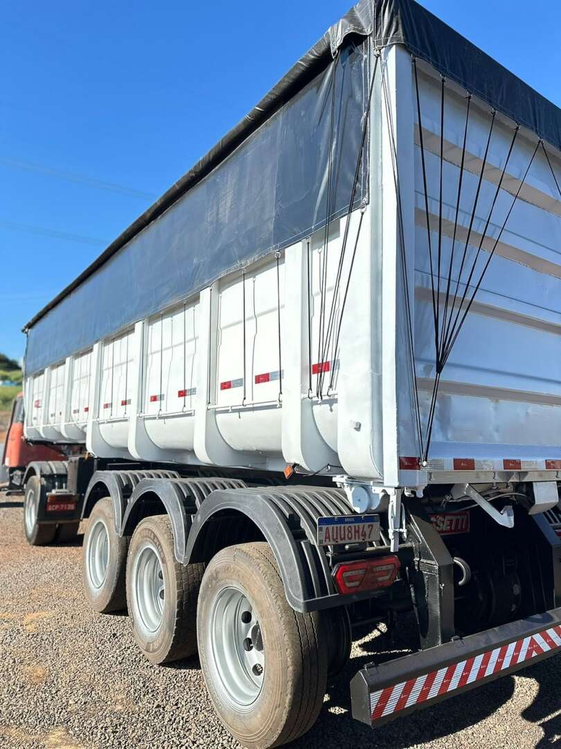 Carreta SEMI-REBOQUE BASCULANTE Rosseti ANO 2012 3 Eixos de Puchalski Implementos no Paraná