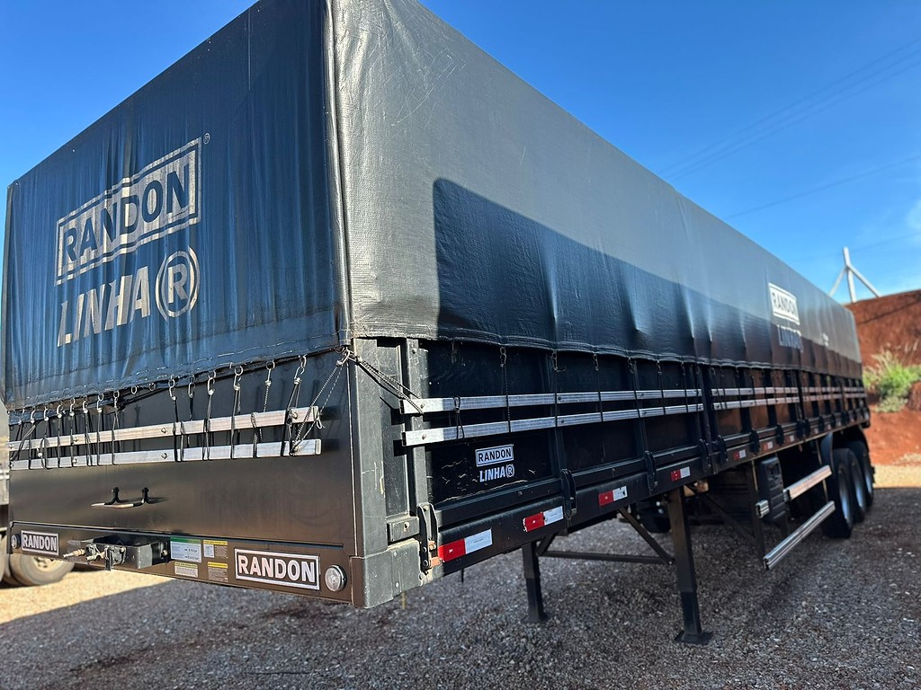 Carreta SEMI-REBOQUE GRANELEIRO Randon ANO 2021 3 Eixos de Puchalski Implementos no Paraná