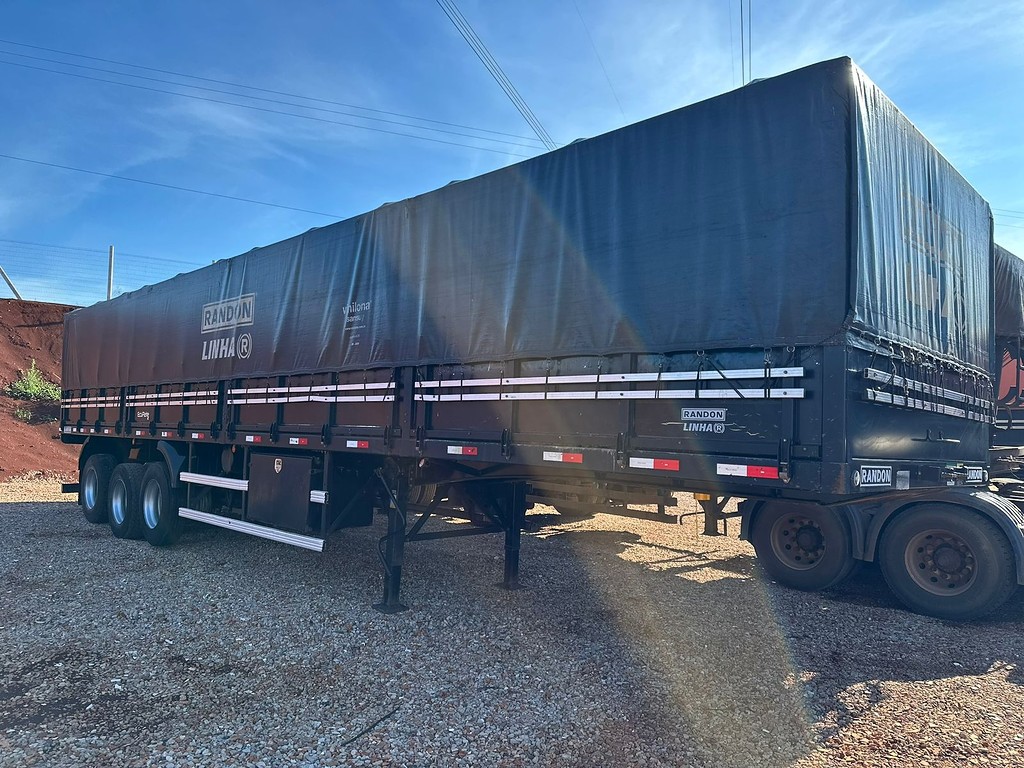 Carreta SEMI-REBOQUE GRANELEIRO Randon ANO 2021 3 Eixos de Puchalski Implementos no Paraná