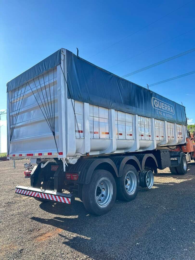 Carreta SEMI-REBOQUE BASCULANTE Rosseti ANO 2012 3 Eixos de Puchalski Implementos no Paraná