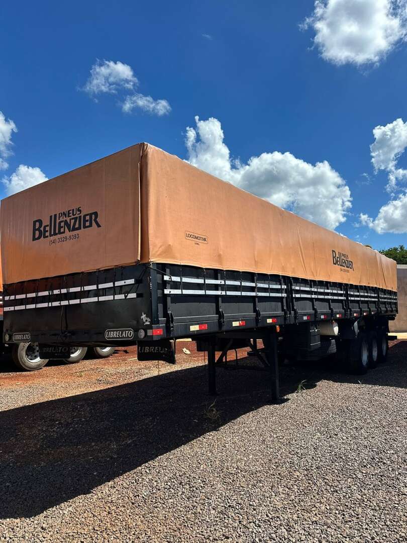 Carreta SEMI-REBOQUE GRANELEIRO Librelato ANO 2010 3 Eixos de Puchalski Implementos no Paraná
