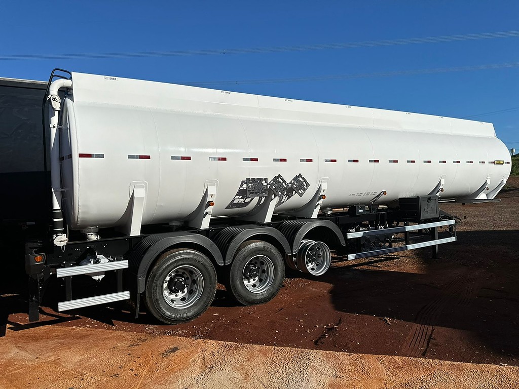 Carreta SEMI-REBOQUE TANQUE ACO Guerra ANO 2025 3 Eixos de Puchalski Implementos no Paraná