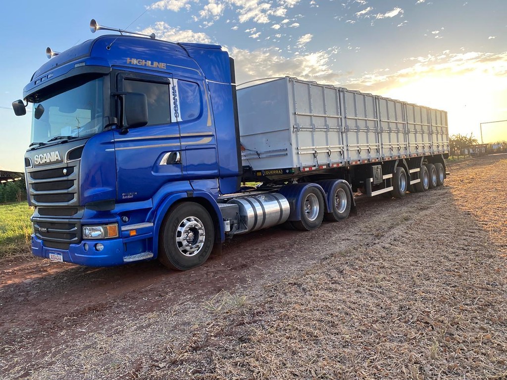 Caminhão SCANIA 480 Conjunto Cavalo + Carreta ANO 2013 de Puchalski Implementos no Paraná