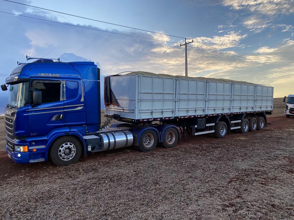 Caminhão SCANIA 480 Conjunto Cavalo + Carreta ANO 2013 de Puchalski Implementos no Paraná