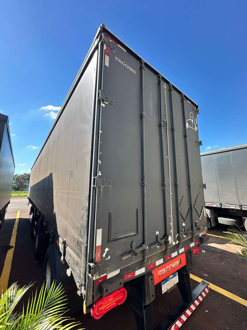 Carreta SEMI-REBOQUE BAU SIDER Facchini ANO 2021 1+1+1 Vanderleia de Puchalski Implementos no Paraná