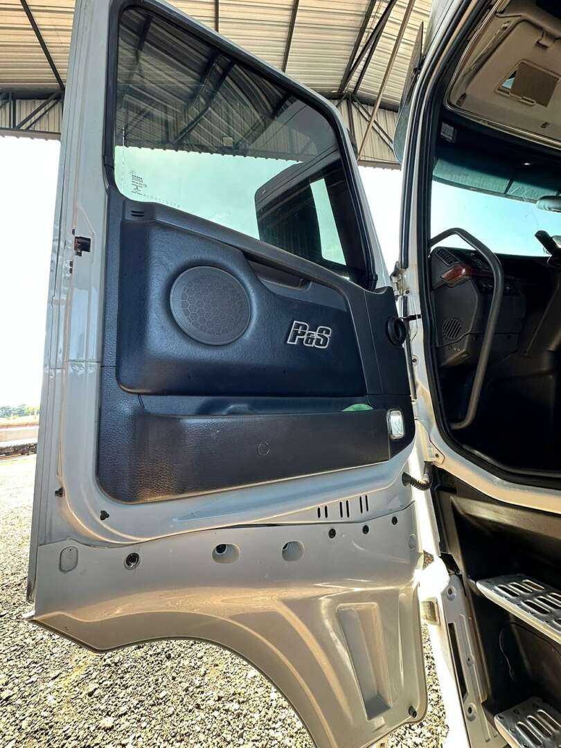 Caminhão VOLVO FH 460 Cavalo Mecânico ANO 2014 de Puchalski Implementos no Paraná