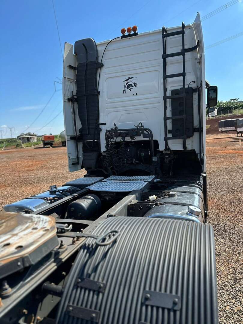 Caminhão VOLVO FH 460 Cavalo Mecânico ANO 2014 de Puchalski Implementos no Paraná