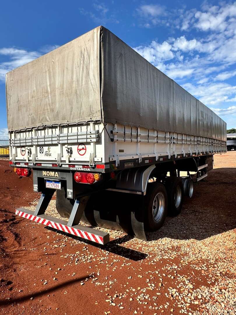 Carreta SEMI-REBOQUE GRANELEIRO Noma ANO 2018 3 Eixos de Puchalski Implementos no Paraná