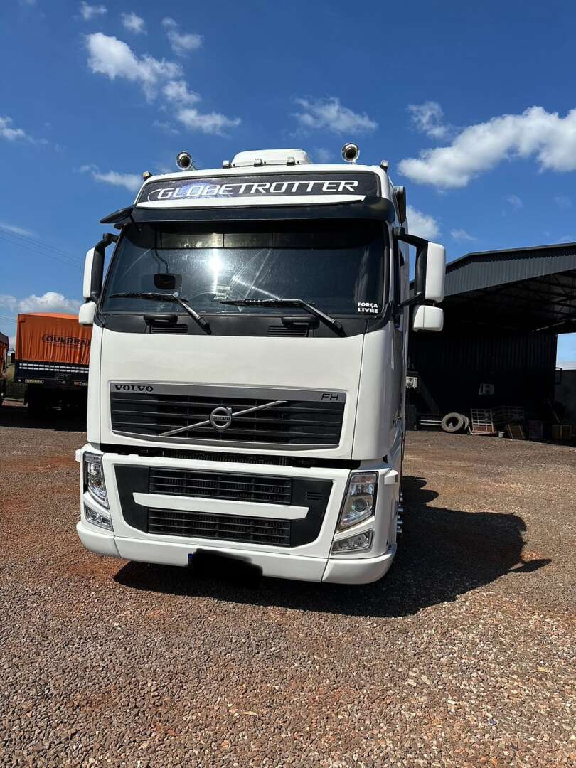 Caminhão VOLVO FH 460 Cavalo Mecânico ANO 2014 de Puchalski Implementos no Paraná