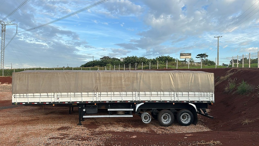 Carreta SEMI-REBOQUE GRANELEIRO Noma ANO 2018 3 Eixos de Puchalski Implementos no Paraná