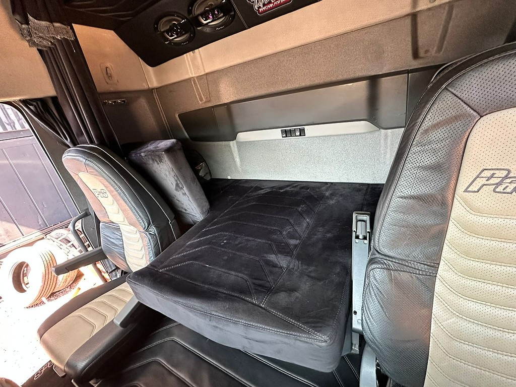 Caminhão VOLVO FH 460 Cavalo Mecânico ANO 2014 de Puchalski Implementos no Paraná