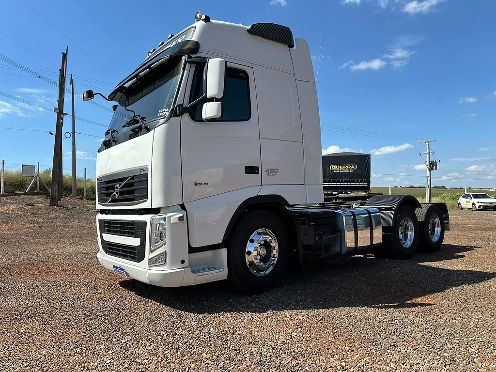 Caminhão VOLVO FH 460 Cavalo Mecânico ANO 2014 de Puchalski Implementos no Paraná