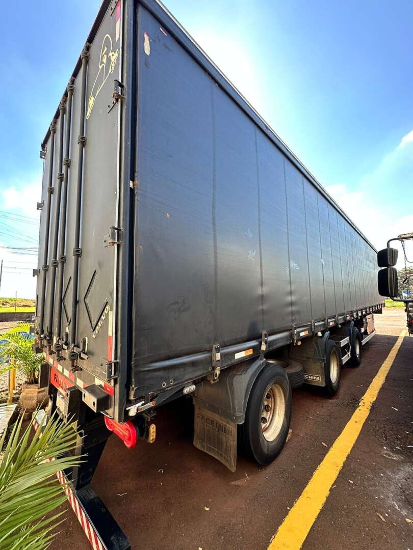 Carreta SEMI-REBOQUE BAU SIDER Facchini ANO 2021 1+1+1 Vanderleia de Puchalski Implementos no Paraná