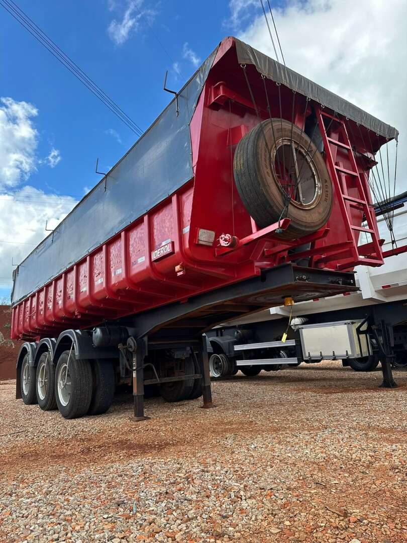 Carreta SEMI-REBOQUE BASCULANTE Iderol ANO 1997 3 Eixos de Puchalski Implementos no Paraná
