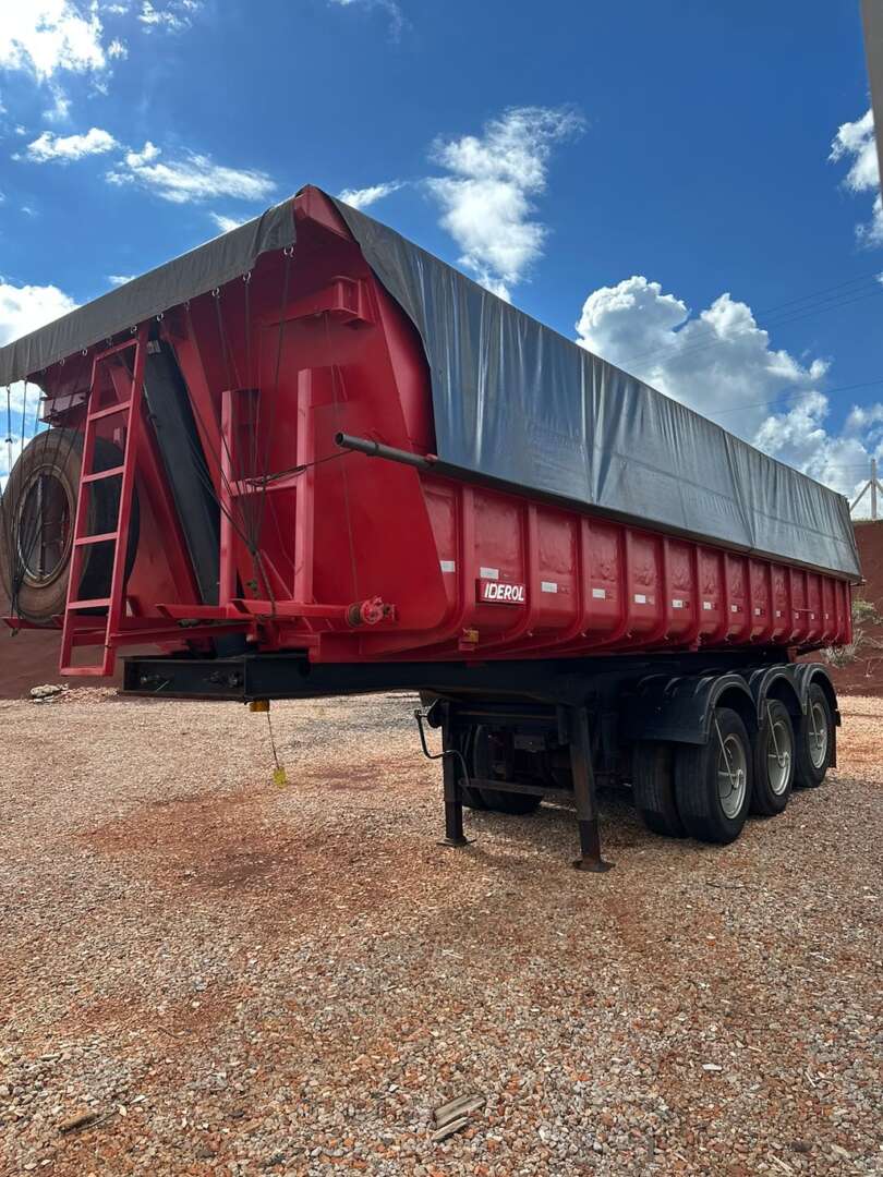 Carreta SEMI-REBOQUE BASCULANTE Iderol ANO 1997 3 Eixos de Puchalski Implementos no Paraná
