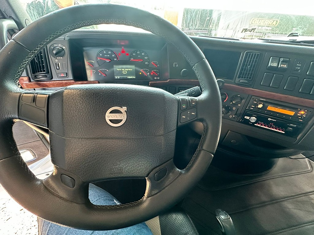 Caminhão VOLVO FH 460 Cavalo Mecânico ANO 2014 de Puchalski Implementos no Paraná