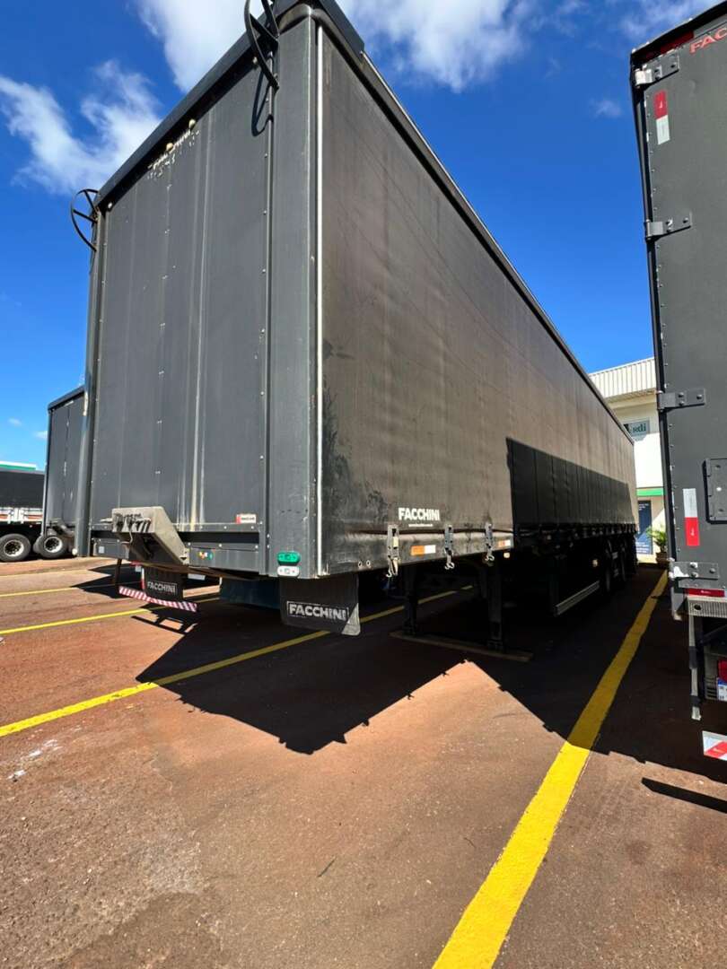 Carreta SEMI-REBOQUE BAU SIDER Facchini ANO 2021 1+1+1 Vanderleia de Puchalski Implementos no Paraná