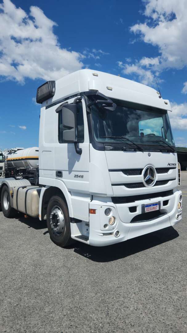Caminhão MERCEDES BENZ MB 2546 Cavalo Mecânico ANO 2020 de Agricopel Comercio de Derivados de Petróleo LTDA na Santa Catarina