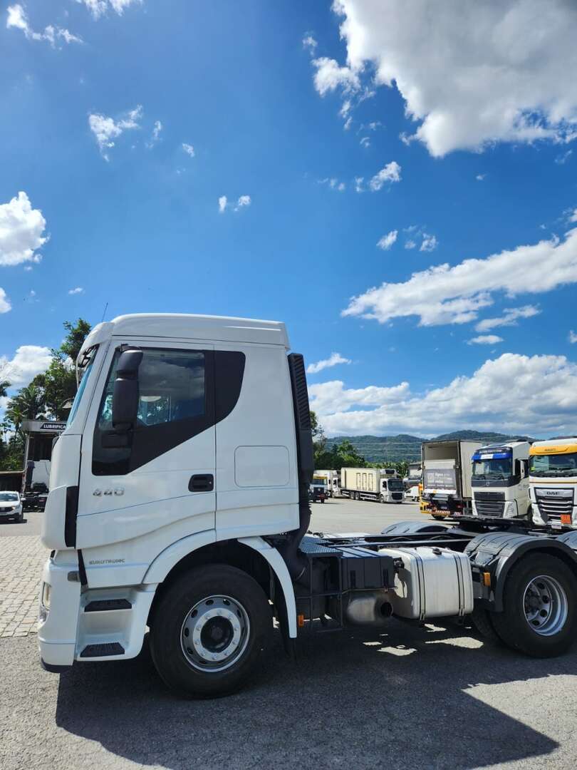 Caminhão IVECO STRALIS 440 Cavalo Mecânico ANO 2016 de Agricopel Comercio de Derivados de Petróleo LTDA na Santa Catarina