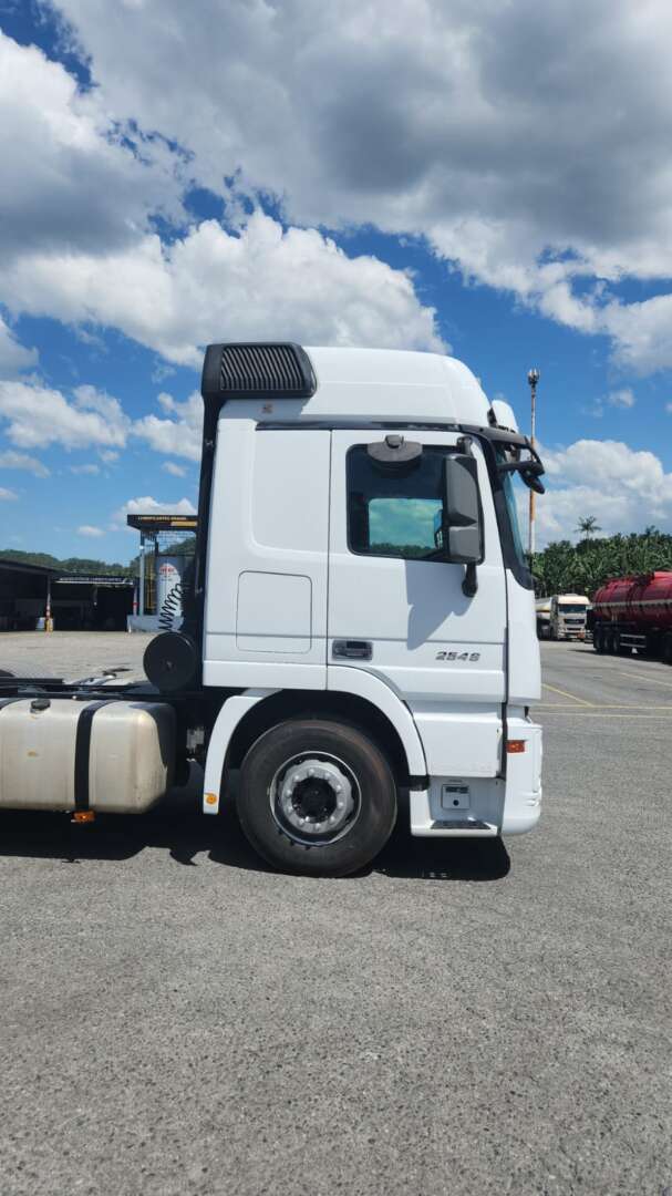 Caminhão MERCEDES BENZ MB 2546 Cavalo Mecânico ANO 2020 de Agricopel Comercio de Derivados de Petróleo LTDA na Santa Catarina